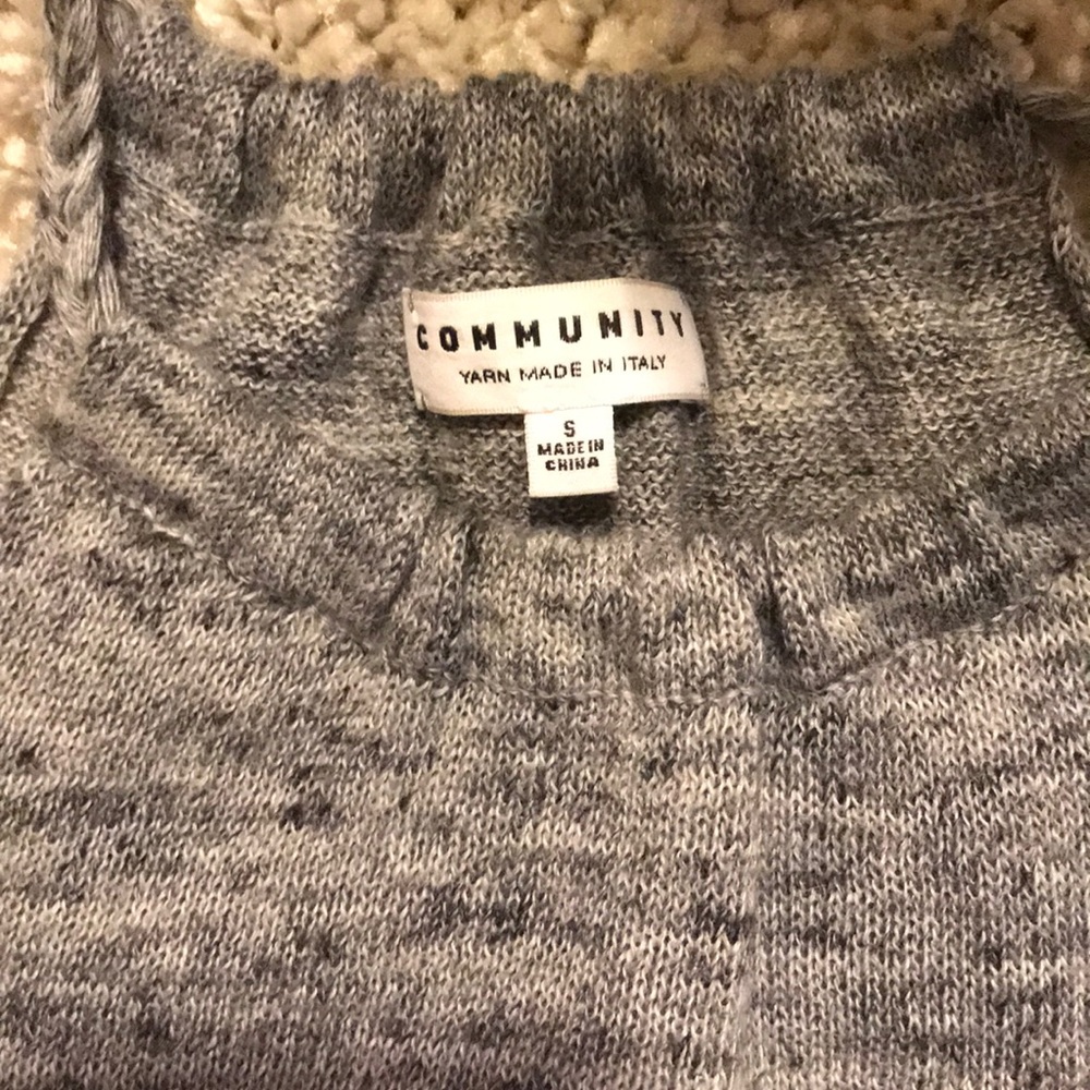 Gray top - Picture 4 of 4